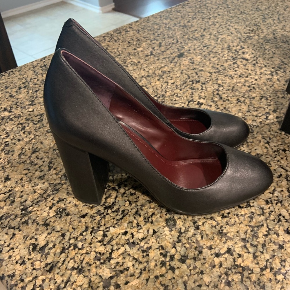 BCBG Pump